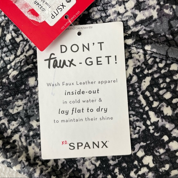 SPANX NWT FAUX LEATHER SNAKE SHINE LEGGINGS GRAY WHITE - Picture 9 of 12